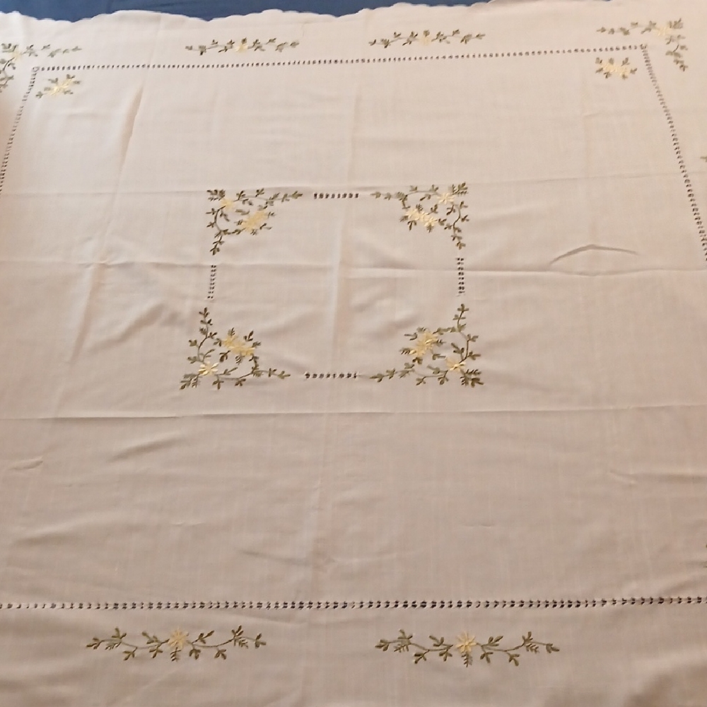 Embroidered Tablecloth - Picture 6 of 7